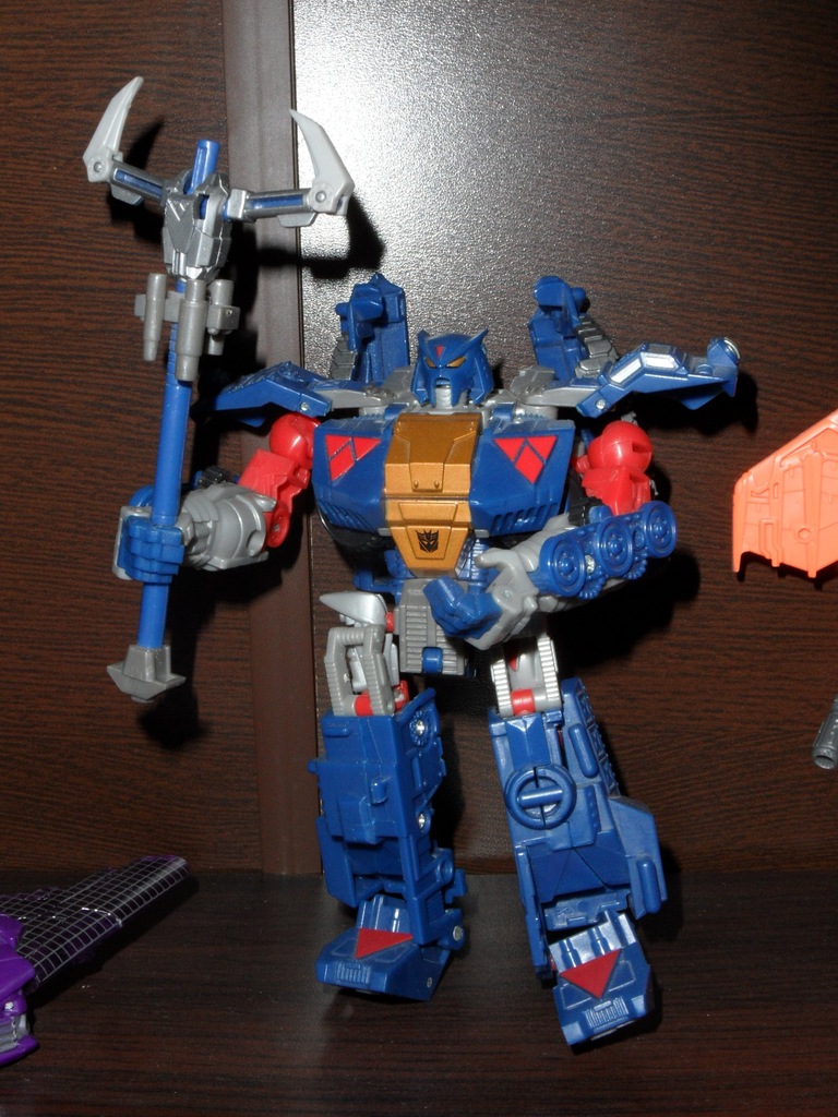 Transformers Generations Straxus/Darkmount