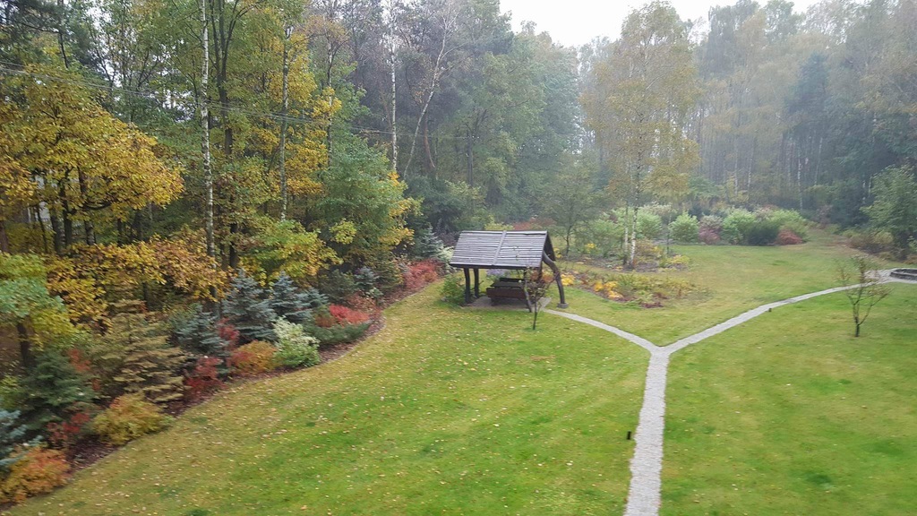 DOM MIEJSKI W LESIE 220 M2 OGRÓD 5130 M2 WIDZEW
