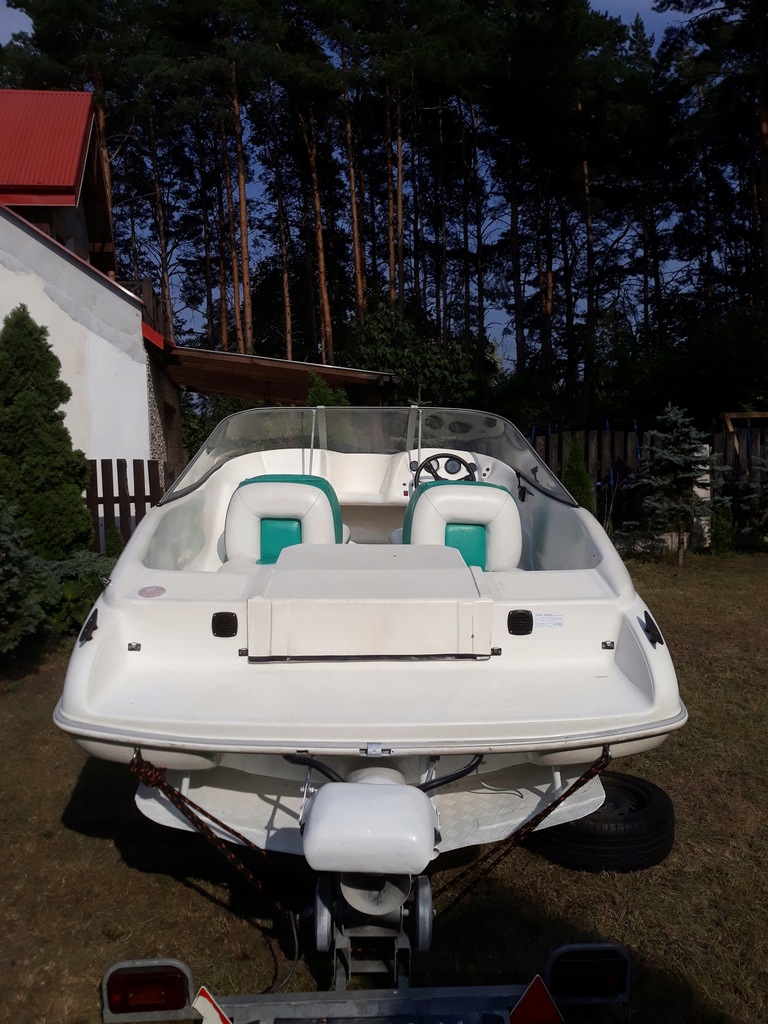 Klasyczna motorówka Rostyle740