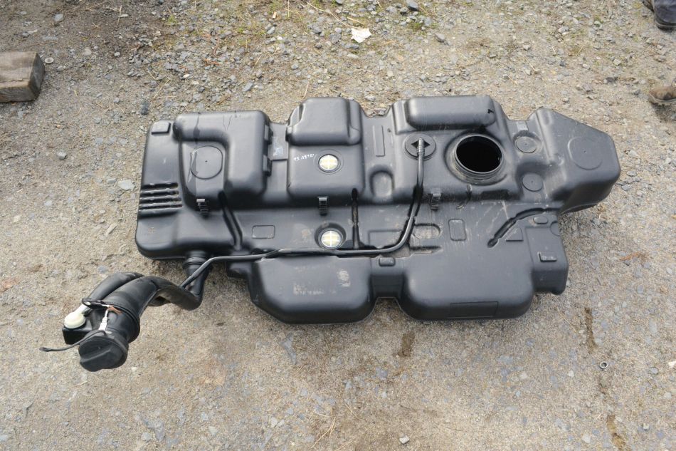 VW T5 TRANSPORTER 1.9 TDI ZBIORNIK PALIWA BAK