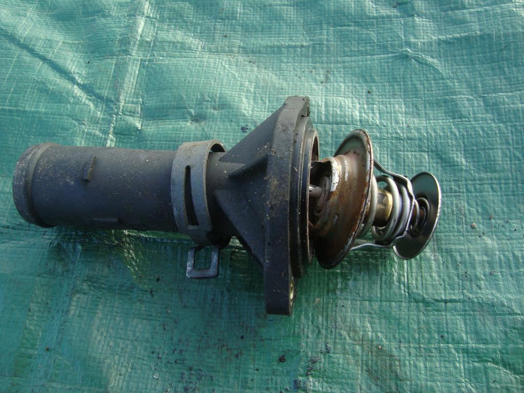 TERMOSTAT + OBUDOWA VW GOLF IV 1.9 TDI 110KM