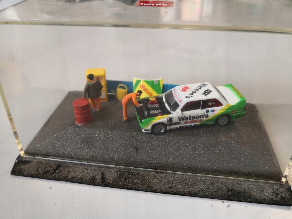 Makieta diorama BMW E30 1:87 HERPA