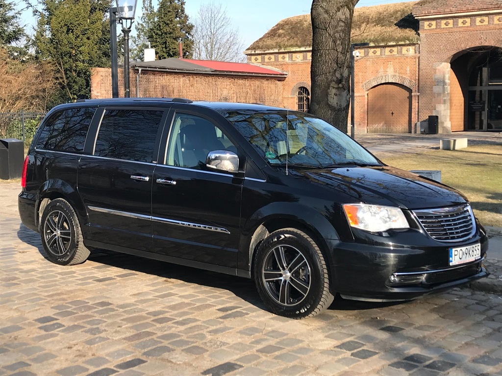 CHRYSLER TOWN & COUNTRY LIMITED 2014