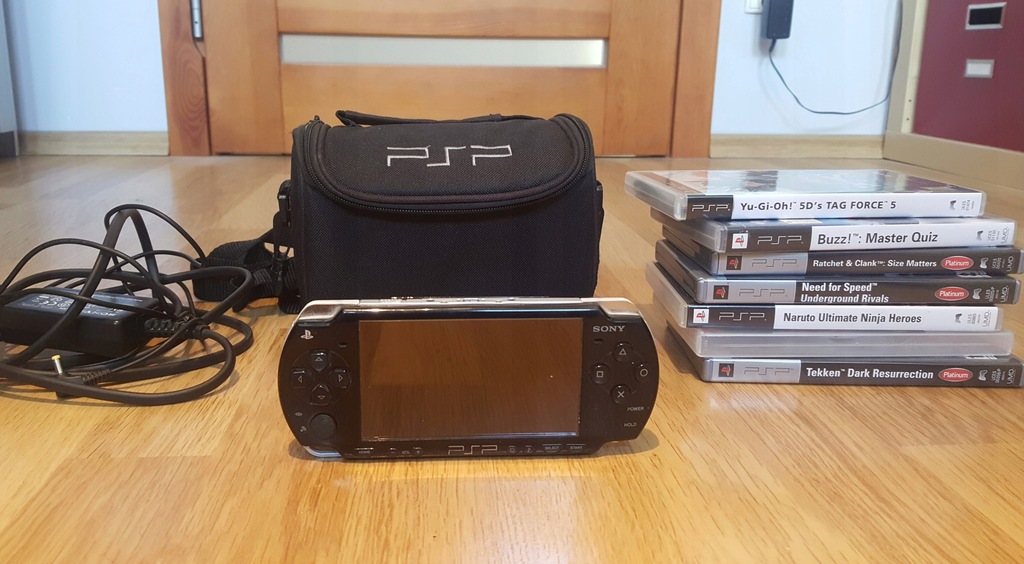 PSP 2000 + PAMIĘĆ 4GB+ 6 GIER + Torba na Konsole