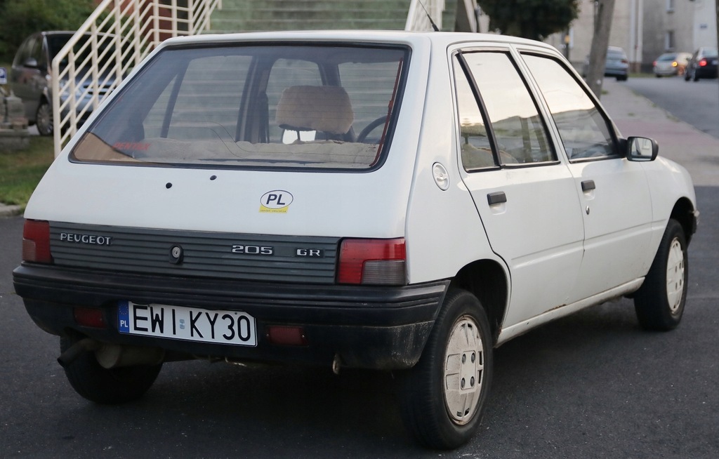 Peugeot 205, benzyna 0.9l, garażowany, przegl, OC