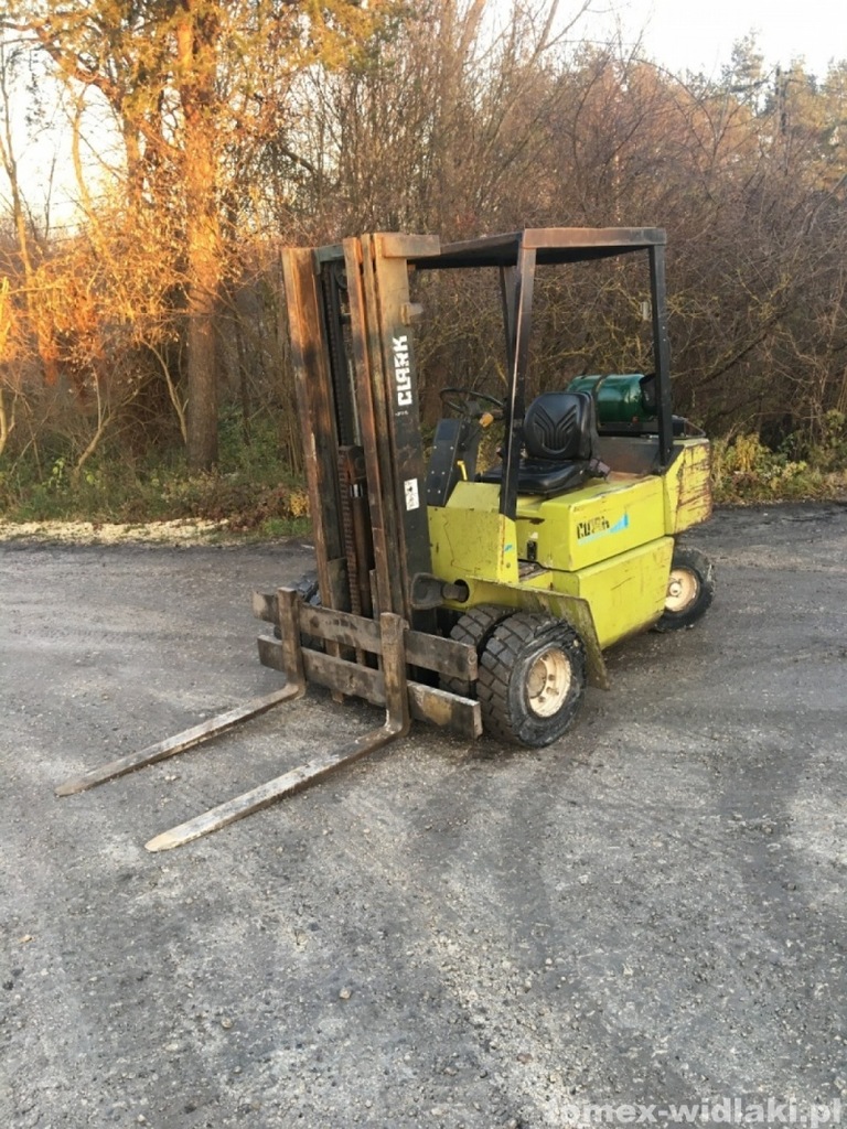 Wózek widłowy CLARK GPM25H gaz triplex