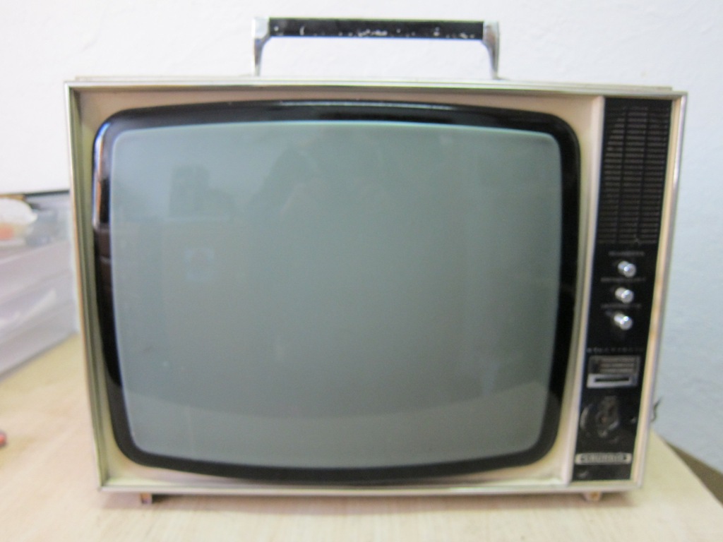 STARY TV GRUNDIG ELEKTRONIC PRZENOŚNY LICYTACJA !!