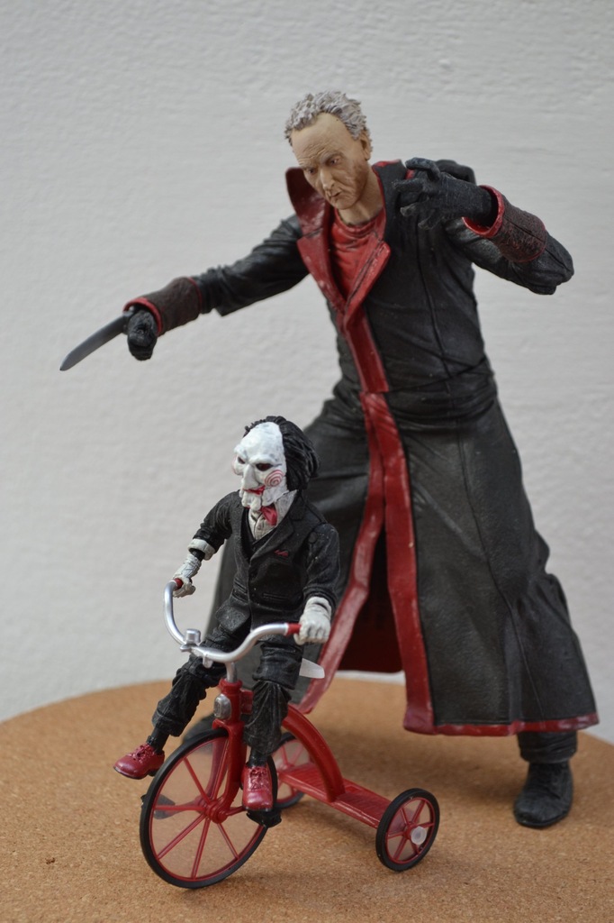 SAW　NECA　JIGSAW KILLERフィギュア　SAW2 NECA Zestaw figurek Jigsaw i Billy na trójkołowcu 15 cm