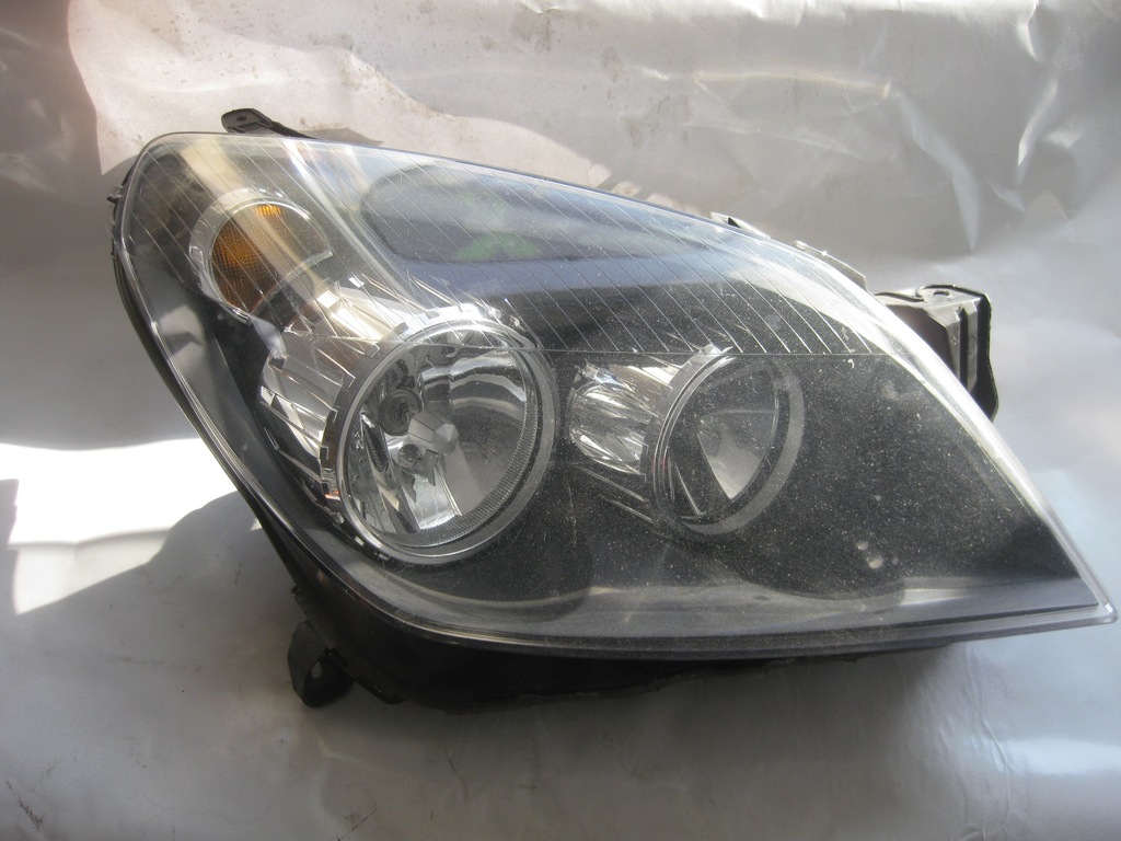 Opel Astra H Lampa przednia prawa 24451031 anglik