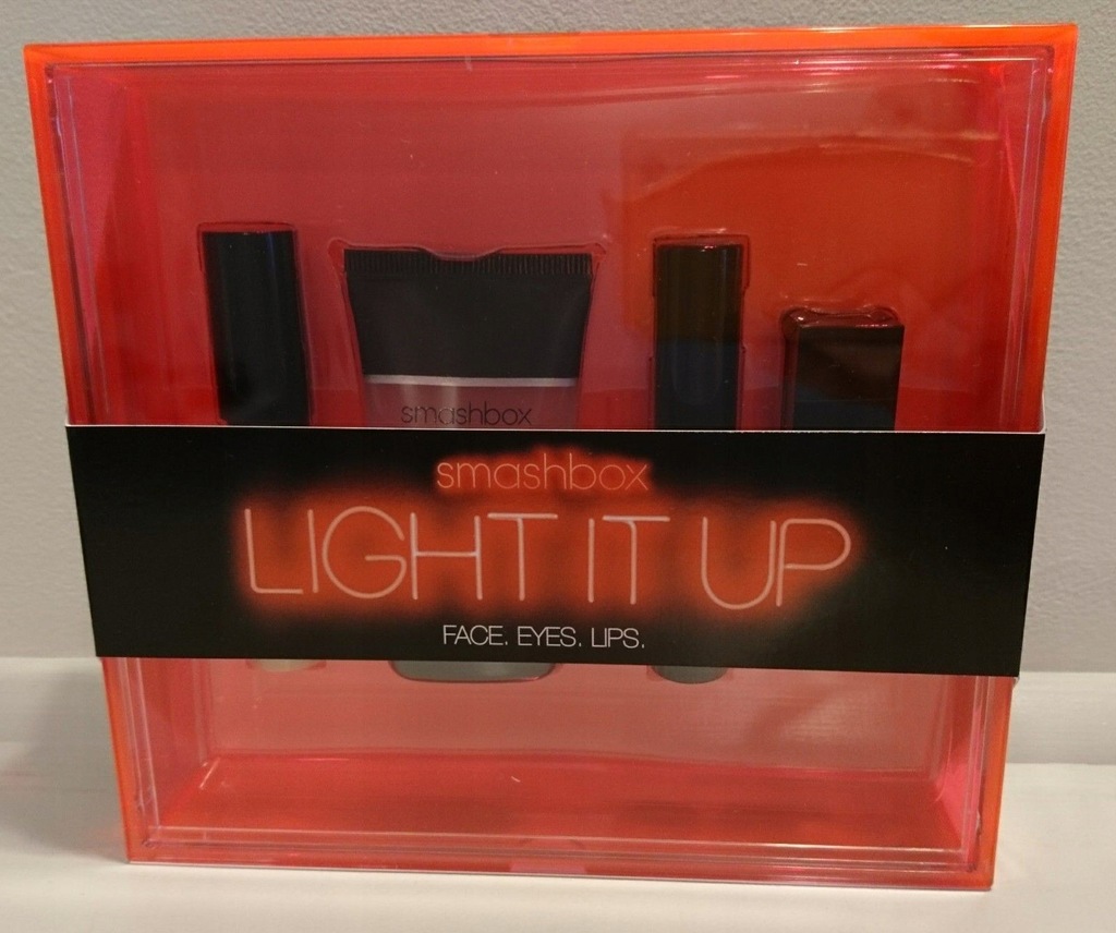 Luksusowy zestaw marki Smashbox Light It Up, z DE