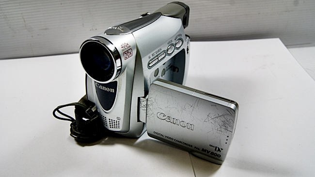 KAMERA CANON MV 800