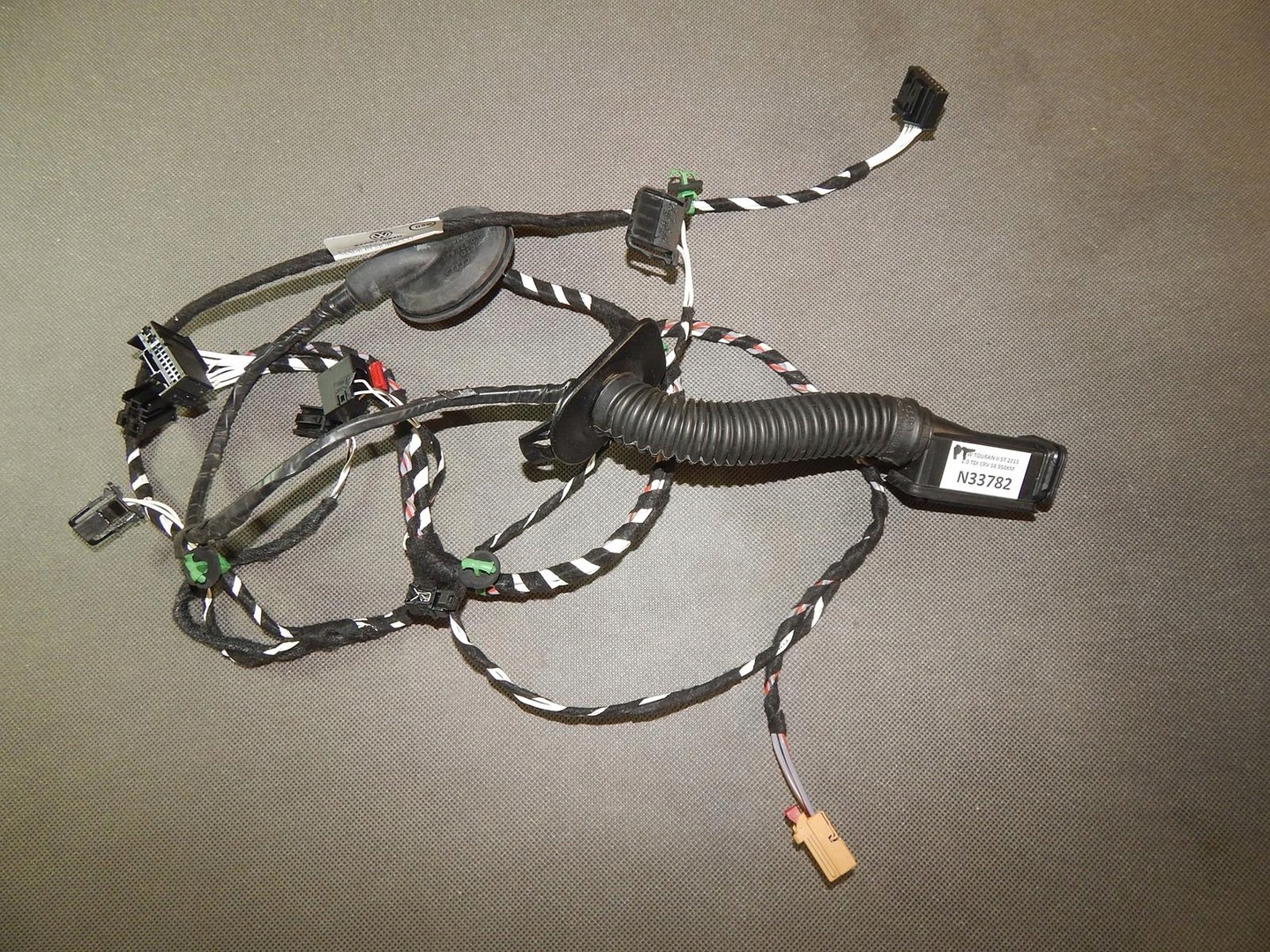 VW TOURAN 5T DOOR HARNESS RIGHT REAR 5TA971694D