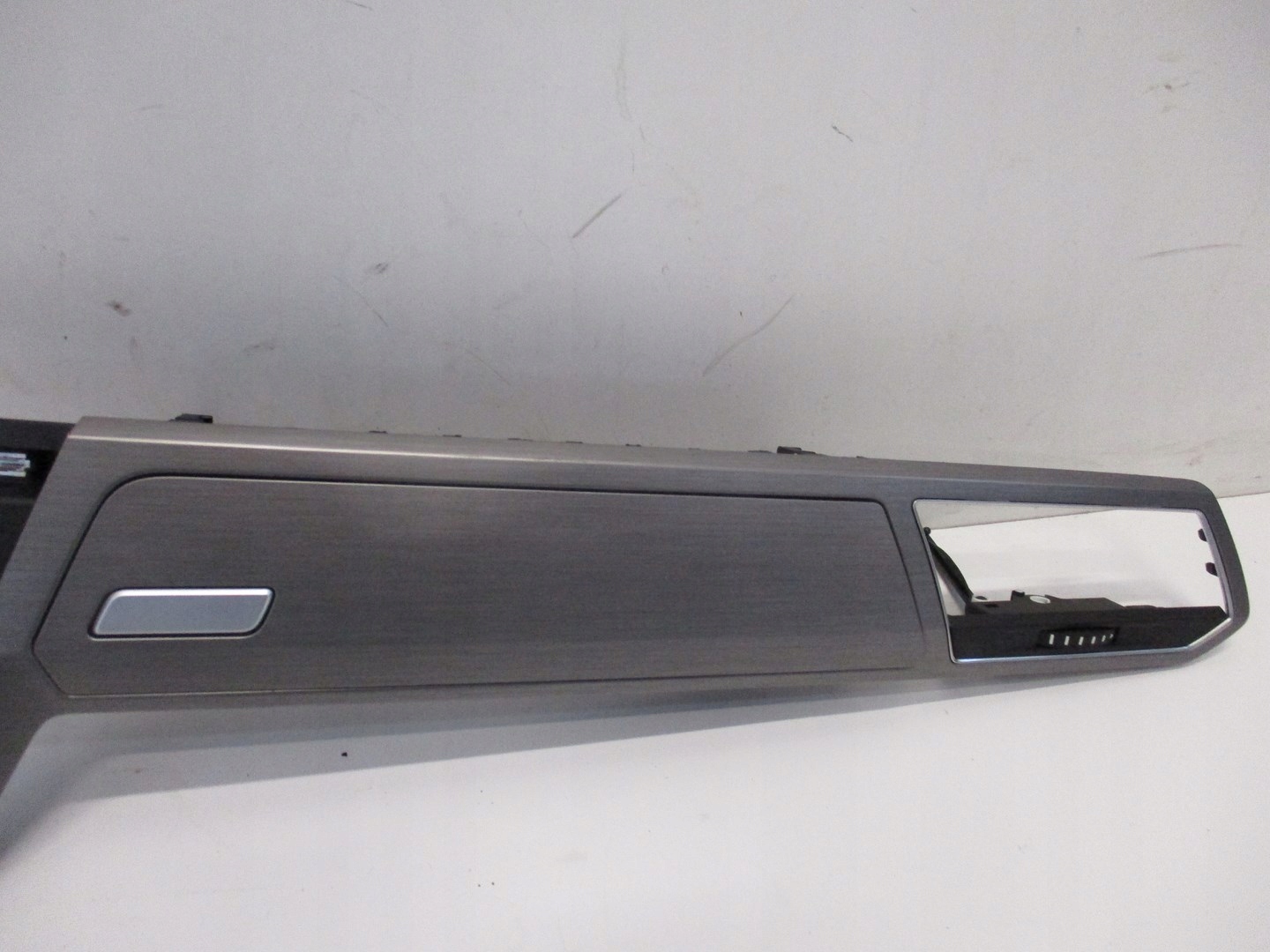 MOULAGE CONSOLE VW TOURAN 5TA 5TC858415C