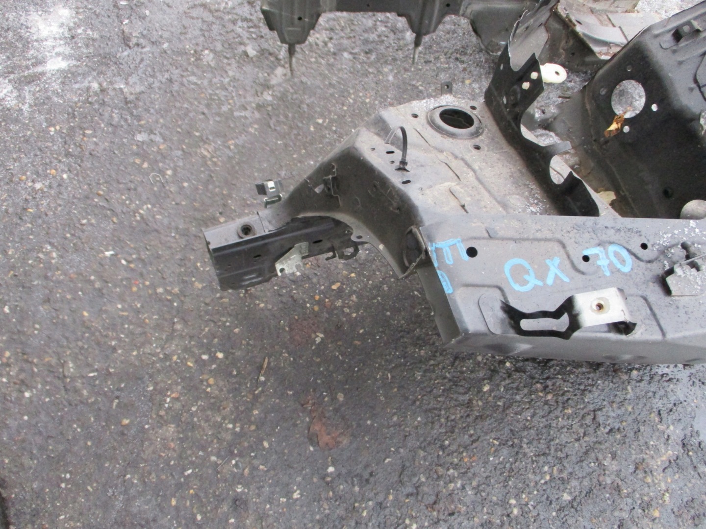quarter quarter INFINITI FX30 QX70 right left