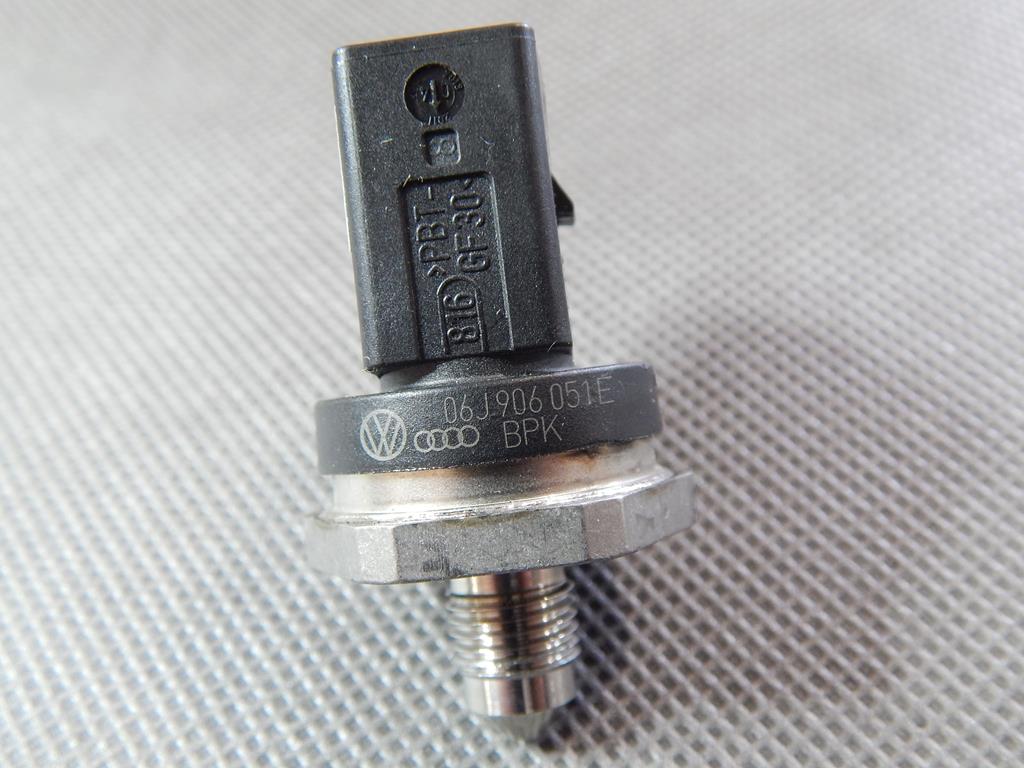 AUDI A3 8V capteur pression carburant 06J906051E