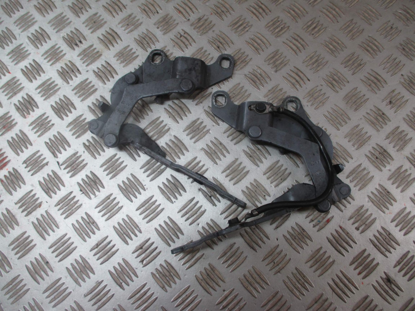 SCHARNIERE DER MOTORHAUBE BMW 1 E87 2004R->