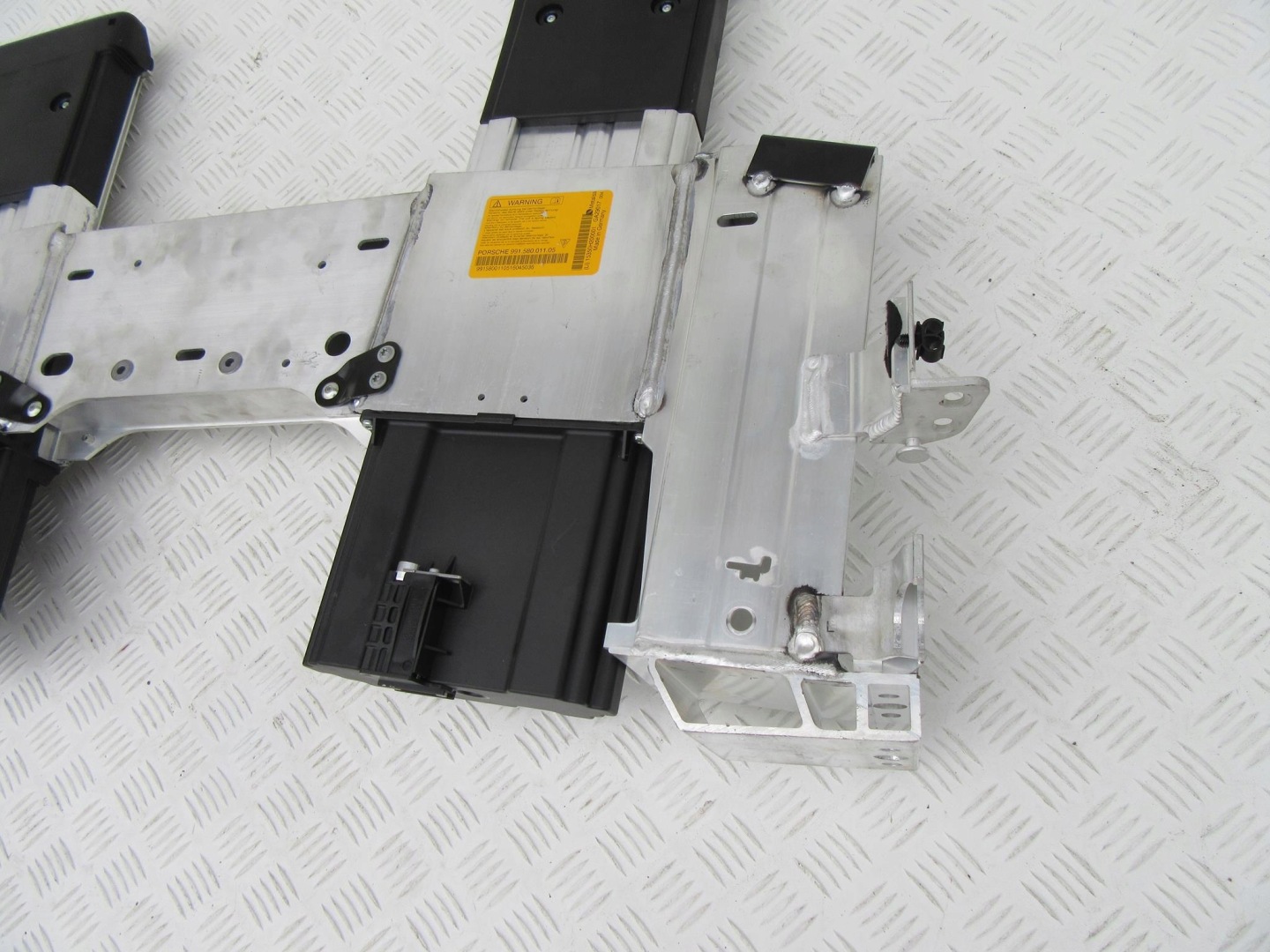 PORSCHE 99158001105 ROLL BAR SUPPORT TRAVERSE