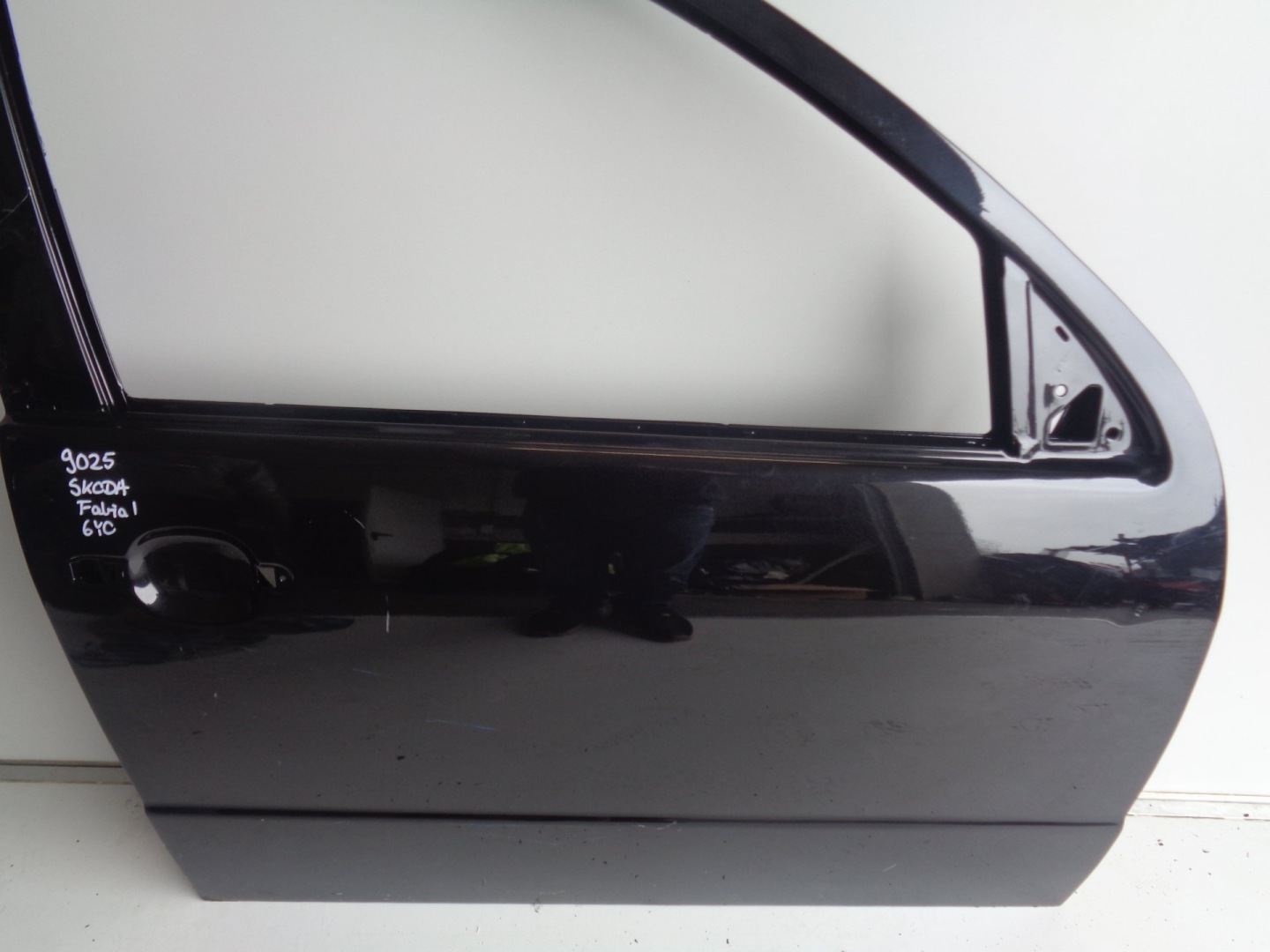door right front SKODA FABIA and 6Y0 NR 9025
