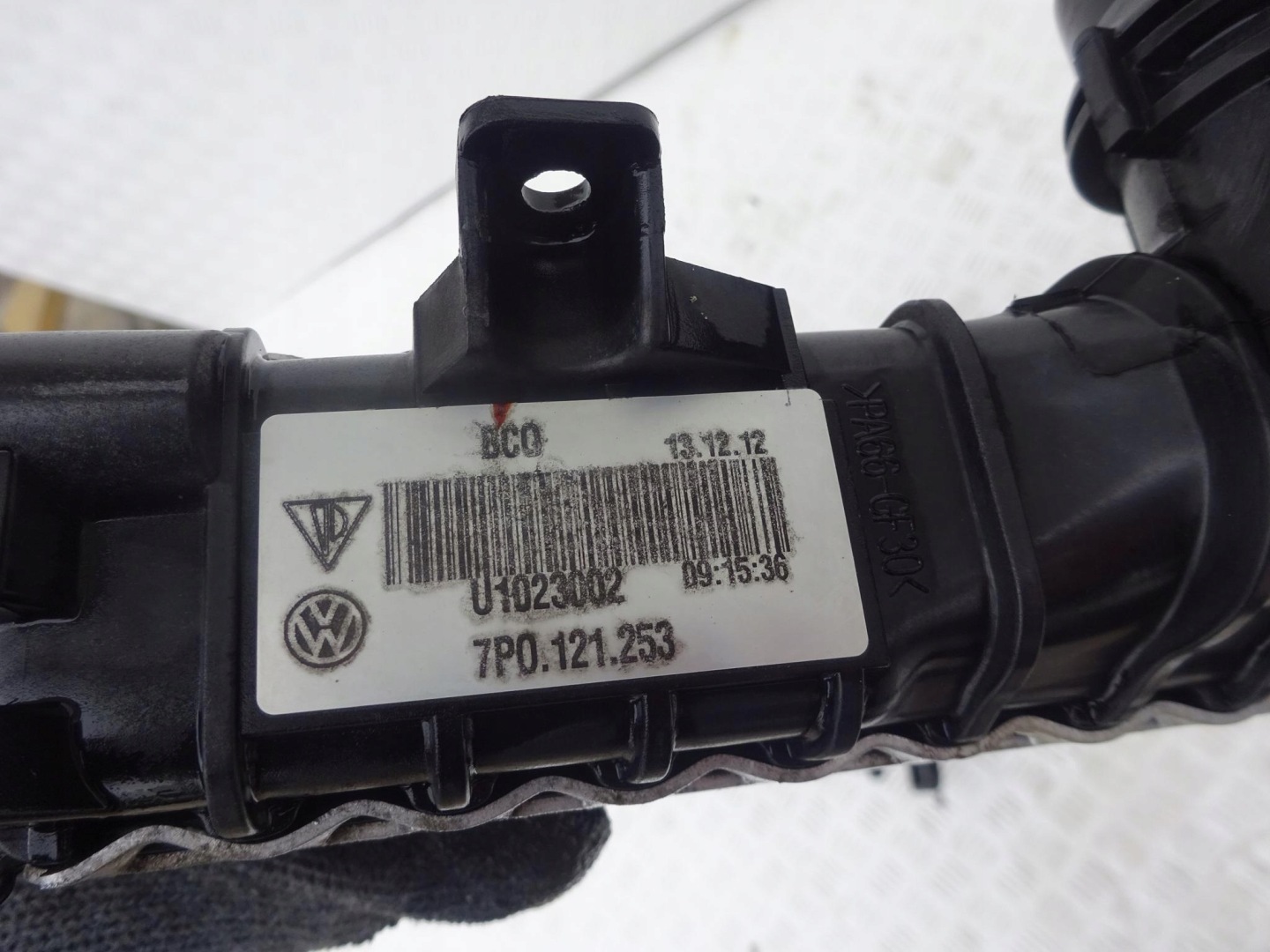 VW TOUAREG CAYENNE water cooler 7P0121253