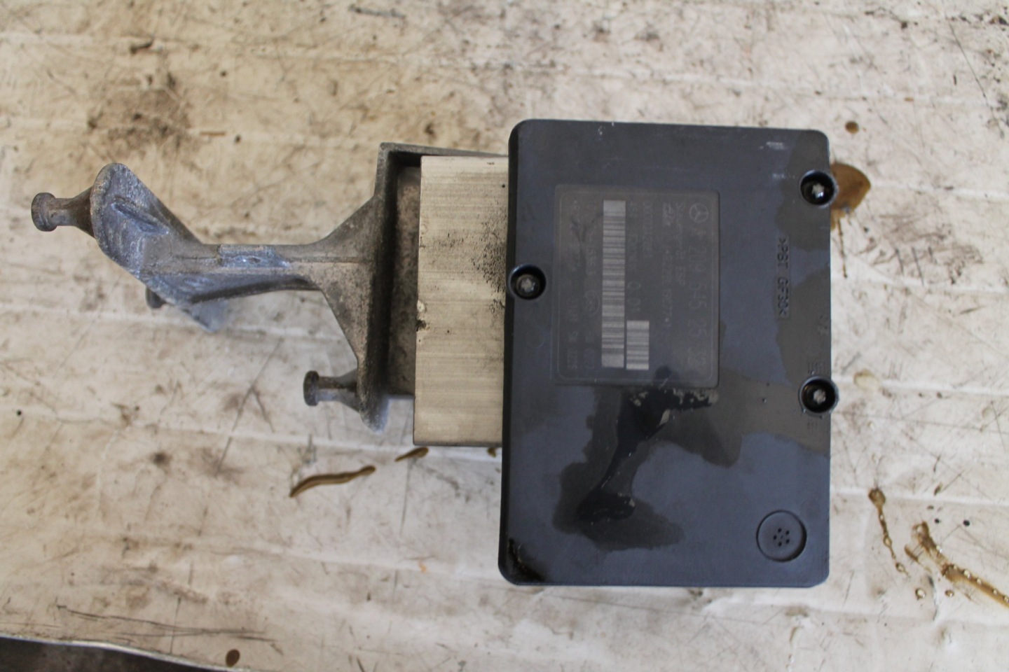 pump ABS 2095452532 MERCEDES W203 C200 compressor;