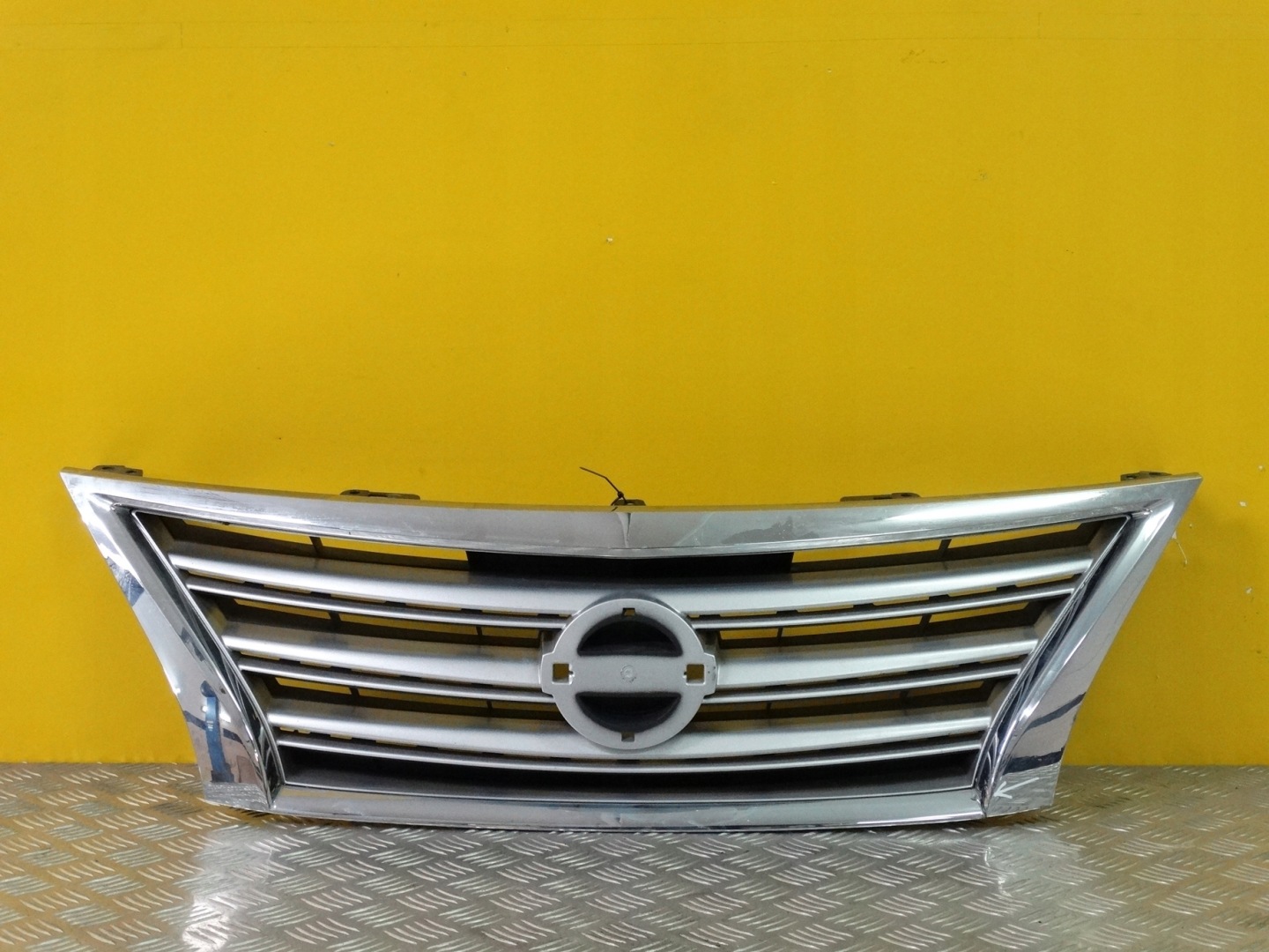 Nissan Sentra Kühlergrill FRONTGRILL Kühlergitter - Thumbnail 1
