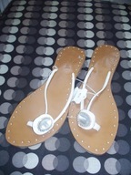 KLAPKI na bialych rzemykach ze skory 40 KLAPKI