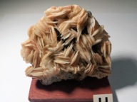 MIN 1123 KRYSTALIZACJA BARYTU waga 260 gram