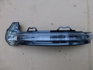 KIERUNKOWSKAZ LUSTERKA LEWY AUDI A4 B9 8W0949101