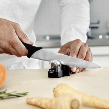 ТОЧИЛКА НОЖЕЙ FISKARS Roll Sharp 857000