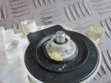 фото thumb №5, Моторчик скло правий перед golf iv 9776101434202