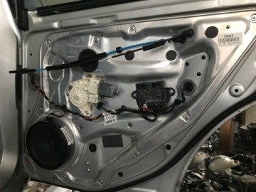 фото thumb №2, Mercedes c klasa w204 замок двері перед europa