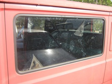 Side window back mercedes mb 100, фото
