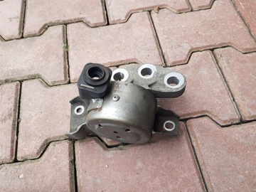 Подушка кронштейн двигателя opel corsa d 13130741, фото
