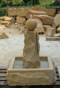 Fountain з stone - sandstone, фото