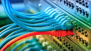 Switch, który pozwoli nam na agregację łącza, zapewniając dwukrotnie większy transfer w domowej sieci – przegląd modeli