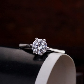 Piękny klasyczny pierścionek zaręczynowy Swarovski