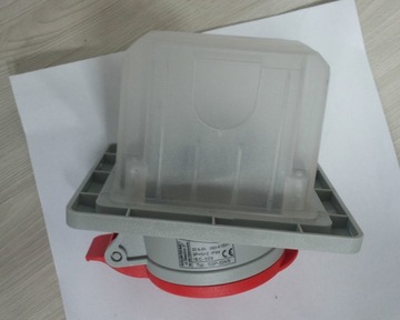 РОЗЕТКА ЭЛЕКТРОМЕТ P/T IP44 32A 5P 400V GSP