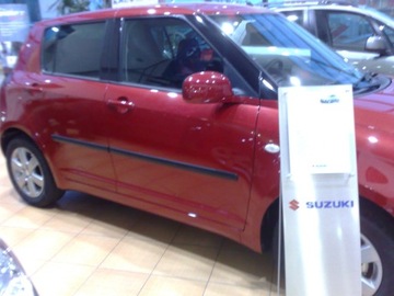 SUZUKI SWIFT III 2005 - 2010 новые боковые молдинги