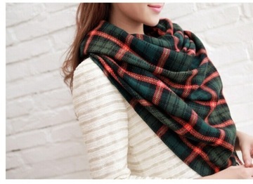 DUŻA CIEPŁA CHUSTA W KRATKĘ KRATĘ Z FRĘDZLAMI CZERWONA