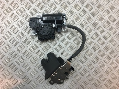 Audi a4 s4 b9 замок доводчик кришки задній 3v5827887a фото №1