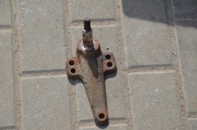 Land rover defender кронштейн амортизатора задня фото №1