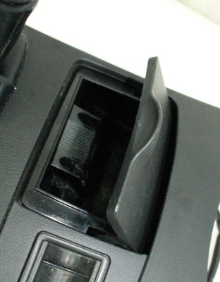 Outlander 03-06 пепельница фото №1