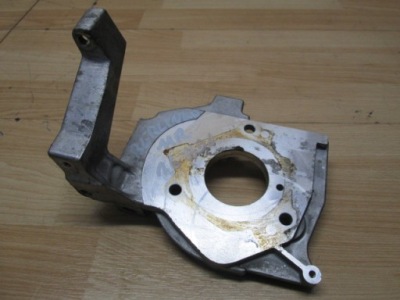 Кронштейн подушка двигуна насоса berlingo 1.6 hdi фото №1