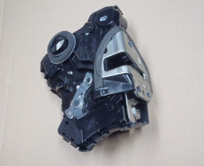 Auris verso avensis t27 08-15 замок дверь перед pr фото №1