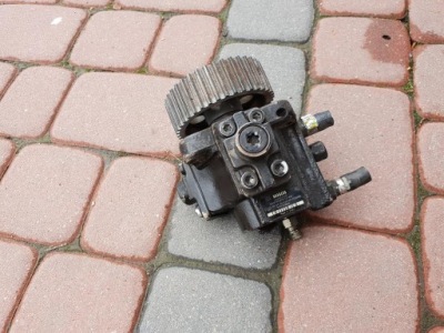 Насос впрыскная opel vectra 1.9 cdti 045010128 фото №1