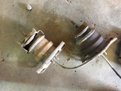 Navara d40 2.5dci pathfinder кронштейн подушка двигуна фото №1