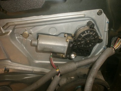 Моторчик скло лівий задня volvo v70 2000r фото №1