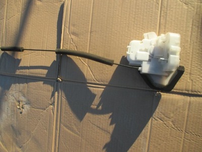 Subaru outback iv 2013 замок правый задняя задний 2 pin фото №1