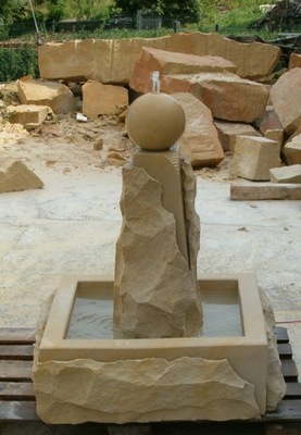 Fontanna z kamienia - piaskowiec