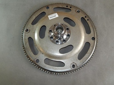 Audi a4 b9 колесо маховик 06h105323ad фото №1